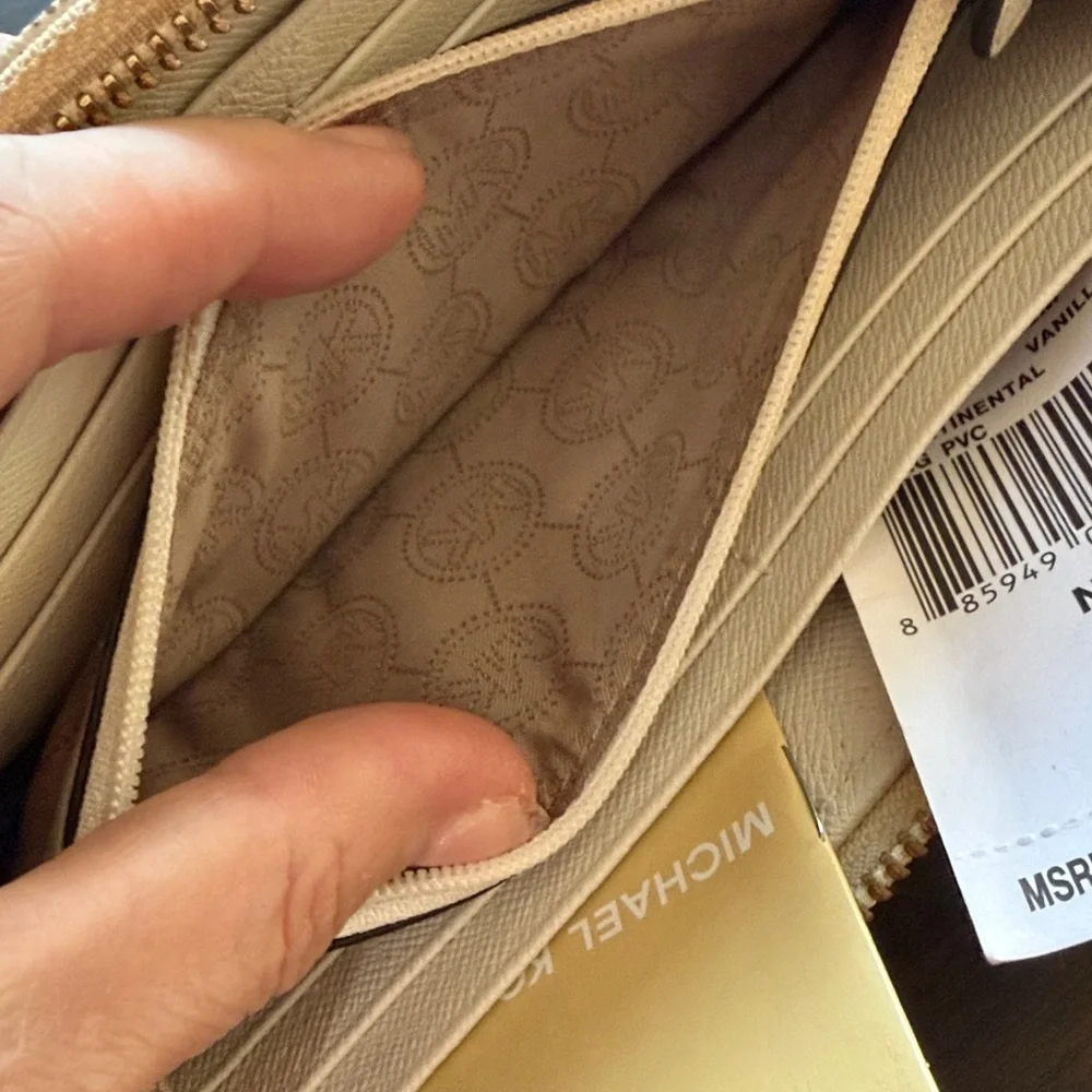 Michael Kors Jet Set Beige Wallet ( Matches Purse )